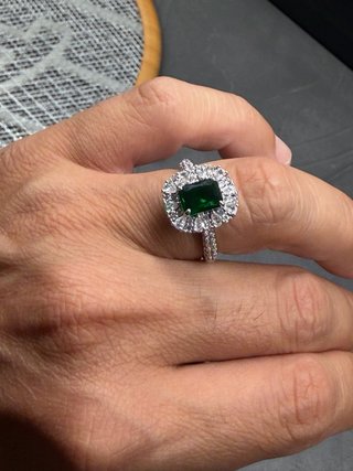 Anello con Zirconi e Pietra Verde