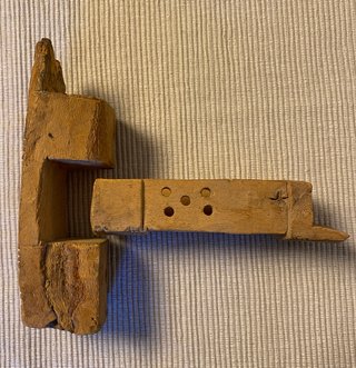 ANTIGUA CERRADURA MARROQUÍ DE MADERA SIN LLAVE