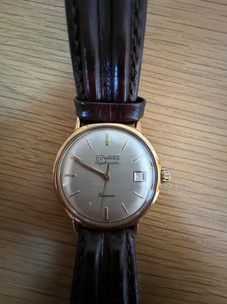 Reloj Duward Clásico Dorado y Marrón (MOVIMIENTO)