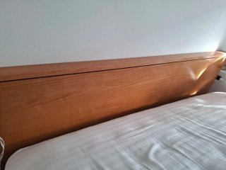 Cabecero y mesillas de noche