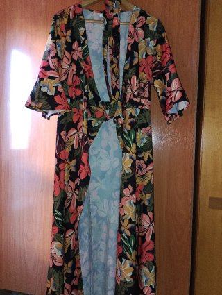 Vestido largo estampado floral,talla M,L Cruzado