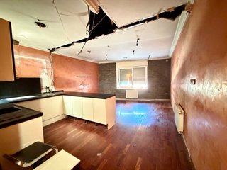 PIS PER REFORMAR EN VENDA A LA CREU DE BARBERÀ!