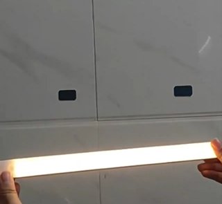 Barra Luce LED Magnetica Ricaricabile con Sensore