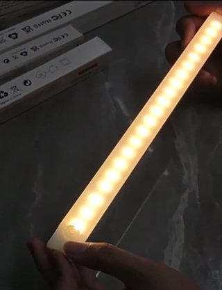 Barra Luce LED Magnetica Ricaricabile con Sensore