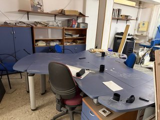Mesas de oficinas tres puestos y armarios