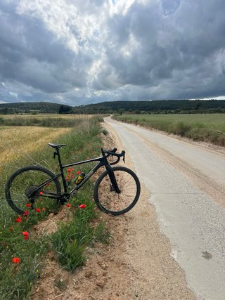 Bicicleta Gravel Cannondale in Nero, Pronta per le Avventure