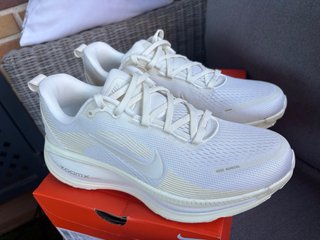 Zapatillas Nike Vomero 18 Talla 42