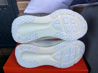 Zapatillas Nike Vomero 18 Talla 42