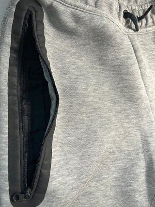 Conjunto Nike Tech gris niño