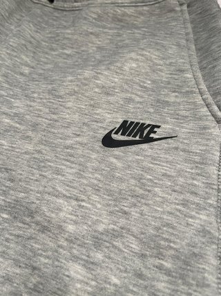 Conjunto Nike Tech gris niño