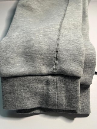Conjunto Nike Tech gris niño