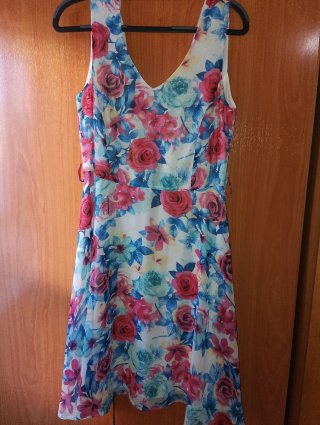 Vestido floral azul y rosa