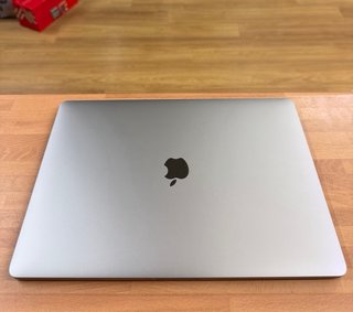 MacBook Pro 15” 2019 i7 16GB RAM 256GB SSD