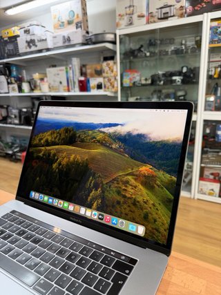 MacBook Pro 15” 2019 i7 16GB RAM 256GB SSD