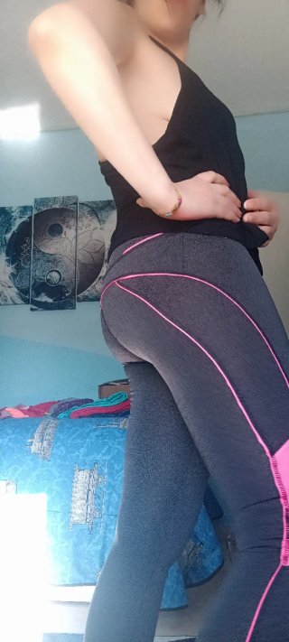 Varios leggins deportivos de mujer