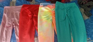 Varios leggins deportivos de mujer