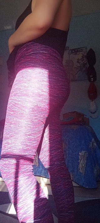 Varios leggins deportivos de mujer