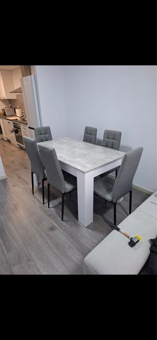 Mesa extensible con 6 sillas