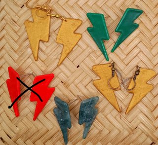 Pendientes hechos a mano. Rayos. Flores. Nuevos