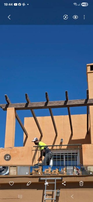 Pérgola hormigón imitación madera