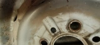 Seat 850 Especial - Llanta original 4,5 x 13