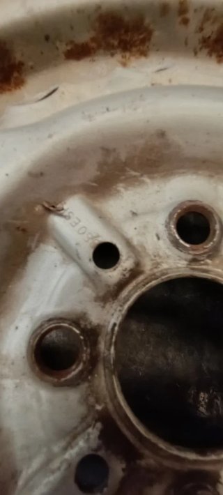 Seat 850 Especial - Llanta original 4,5 x 13