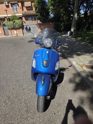 Vespa GTS 300 Azul