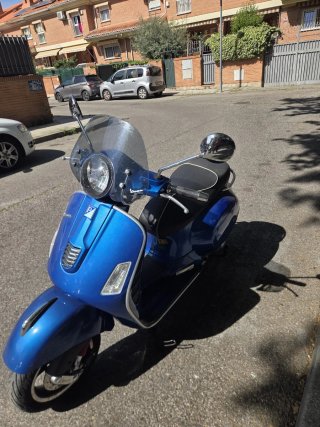 Vespa GTS 300 Azul