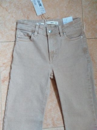 Pantalón flare beige Mango mujer