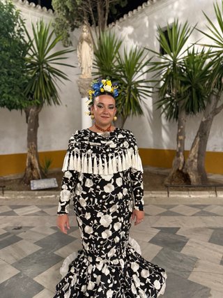 Traje de flamenca negro y blanco