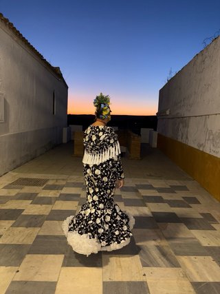 Traje de flamenca negro y blanco