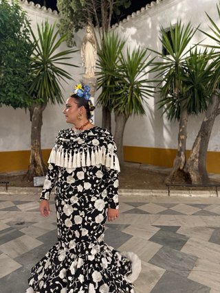 Traje de flamenca negro y blanco