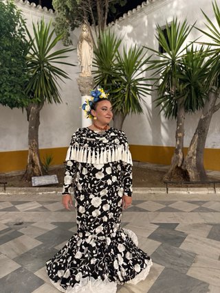 Traje de flamenca negro y blanco
