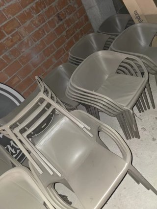 Sillas de plástico apilables para terraza