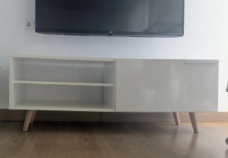 Mueble TV blanco y madera