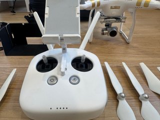 DJI Phantom 3 Professional 4K + mando + accesorios