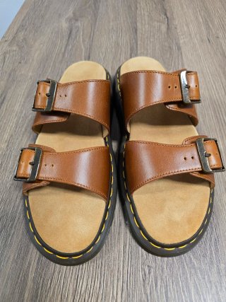 Sandalias Dr. Martens Josef Marrones