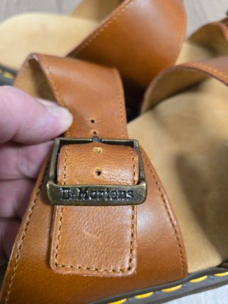 Sandalias Dr. Martens Josef Marrones