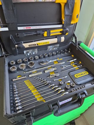 MALETÍN STANLEY 142 PIEZAS PROFESIONAL