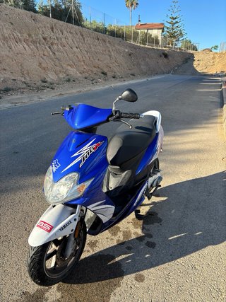 Yamaha Jog R Azul y Blanco