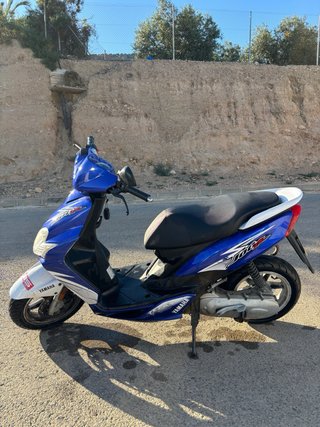 Yamaha Jog R Azul y Blanco