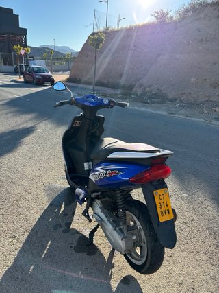 Yamaha Jog R Azul y Blanco