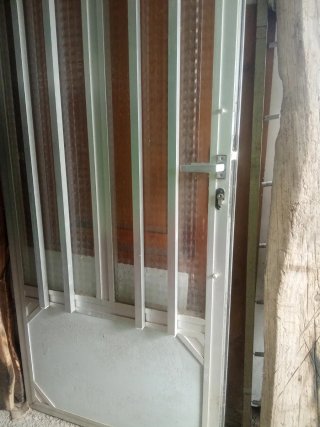 Puerta exterior de aluminio