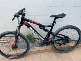Bicicleta Rockrider Negra y Roja