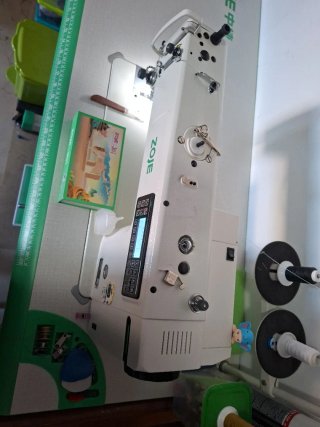 Máquina de coser industrial Zoje