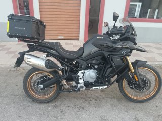 Voge 900DS Negra y Dorada
