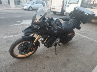 Voge 900DS Negra y Dorada
