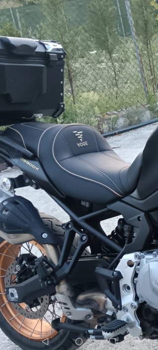 Voge 900DS Negra y Dorada