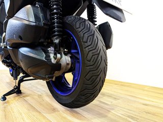 YAMAHA XMAX 300   (modelo actual) 2025