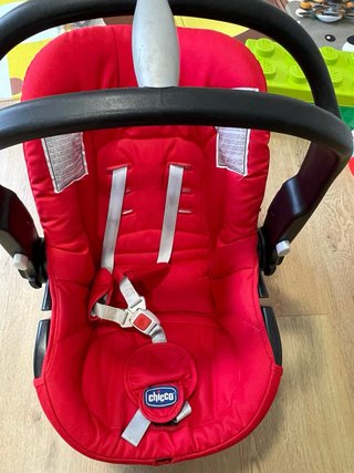 Silla coche bebé Chicco roja